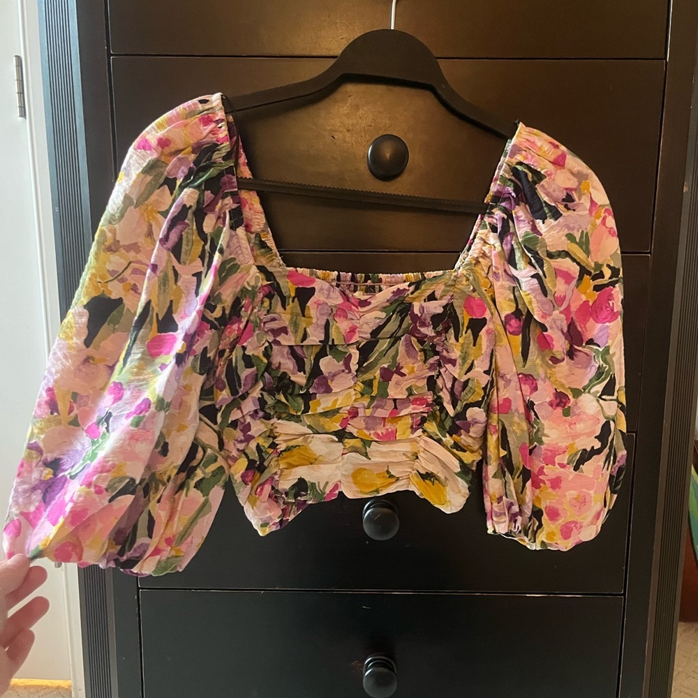 Floral Puff Sleeve Crop Top. NWOT, size XS!